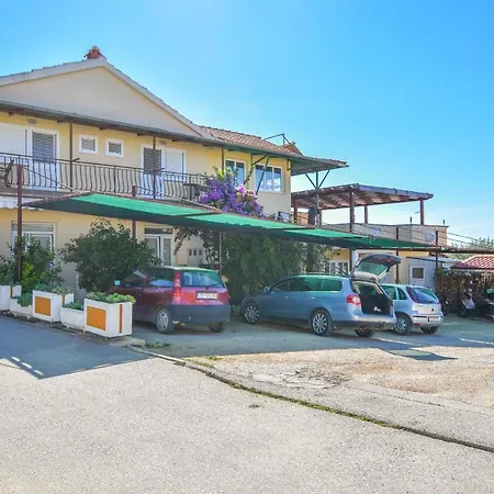 & Mobile Homes Ivas Pakoštane