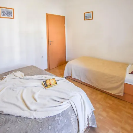 公寓 & Mobile Homes Ivas Pakoštane