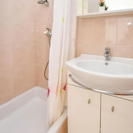 & Mobile Homes Ivas 公寓