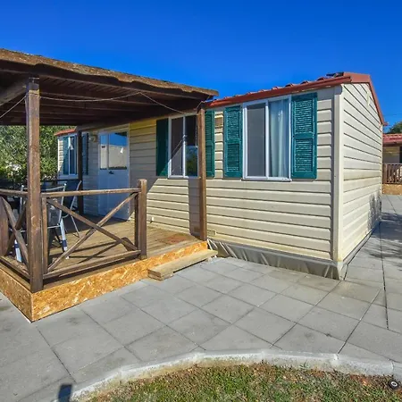 & Mobile Homes Ivas Apartment Pakostane