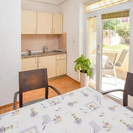 & Mobile Homes Ivas Apartment