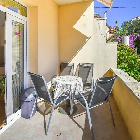 & Mobile Homes Ivas Apartment *