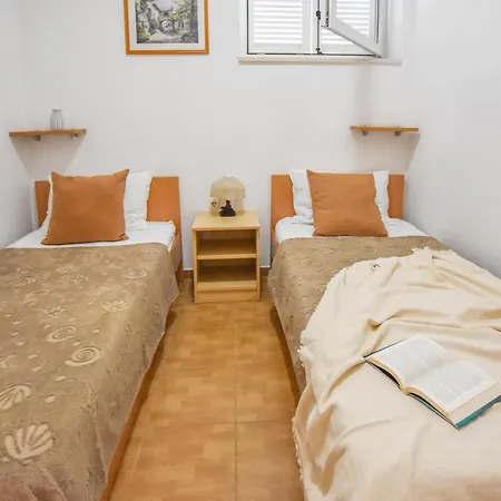 & Mobile Homes Ivas Apartment