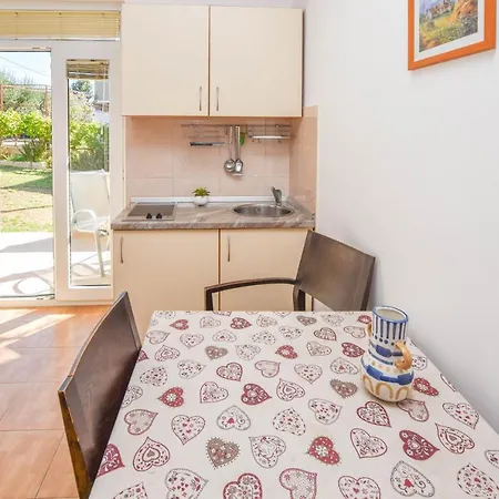 Apartment & Mobile Homes Ivas Pakoštane