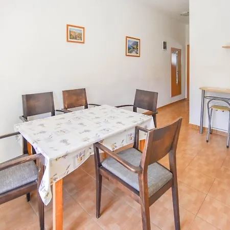 & Mobile Homes Ivas Apartment *