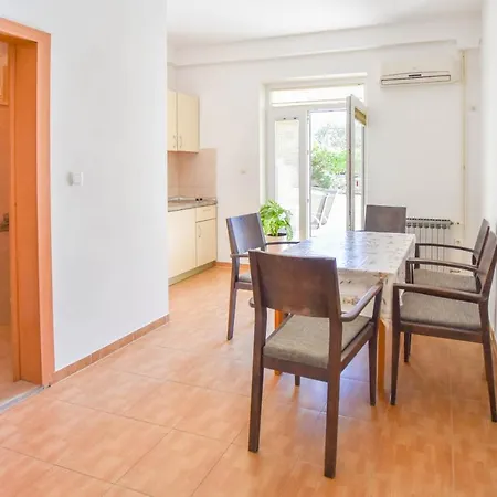 & Mobile Homes Ivas Apartment