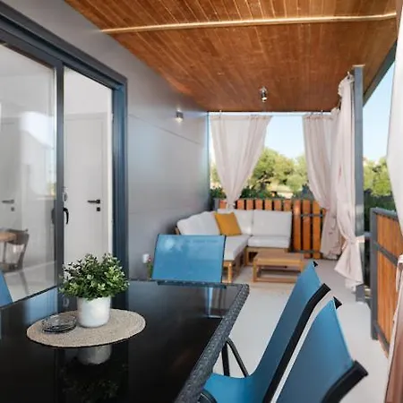 & Mobile Homes Ivas Apartment *